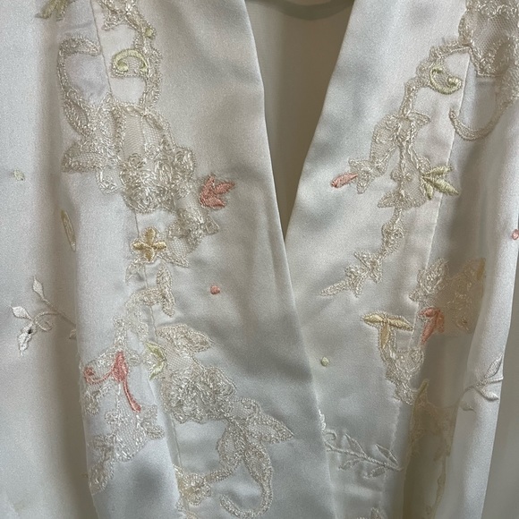 Victoria’s Secret Gold Collection Label Ivory Embroidered Kimono Robe Size M - Picture 5 of 8